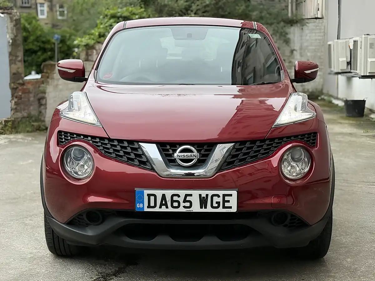 Used 2015 Nissan Juke Visia Red - Interior and Exterior details 7