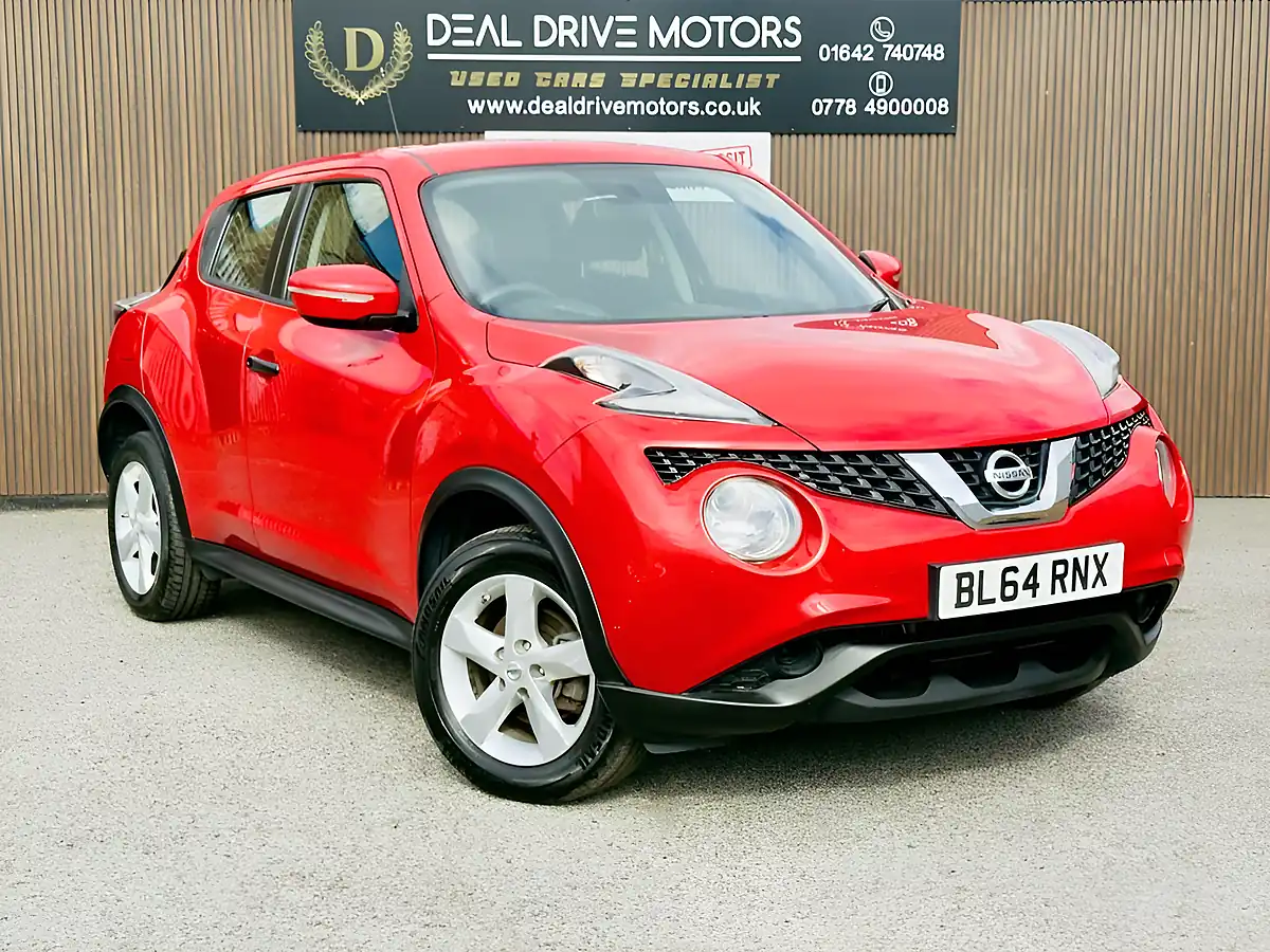 Used 2015 Nissan Juke Visia Red - Front View