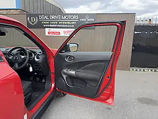 Used 2015 Nissan Juke Visia Red - Interior and Exterior details 11