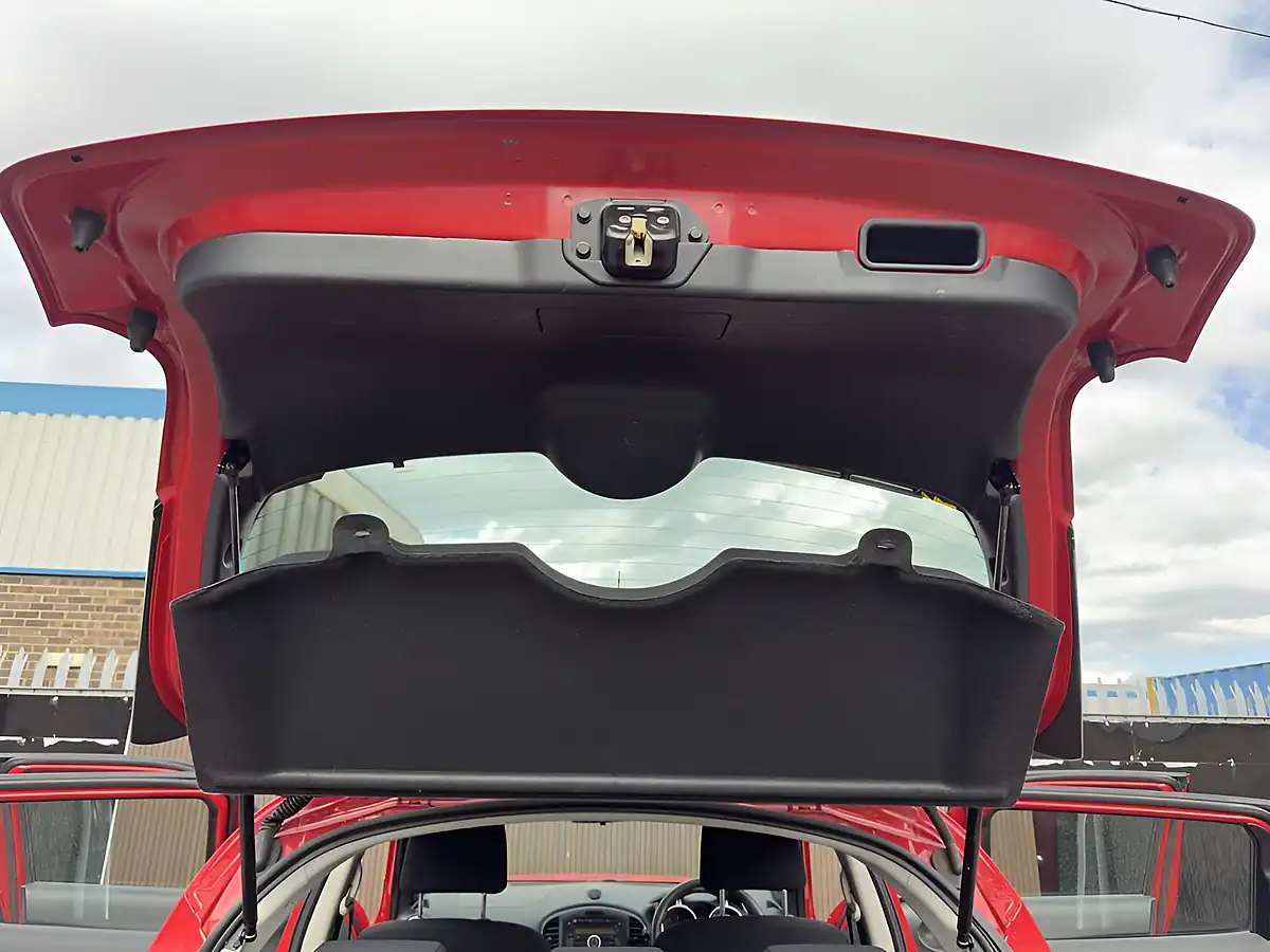 Used 2015 Nissan Juke Visia Red - Interior and Exterior details 12