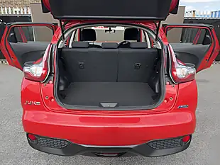 Used 2015 Nissan Juke Visia Red - Interior and Exterior details 13