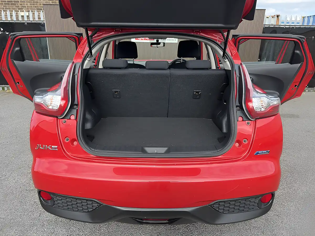 Used 2015 Nissan Juke Visia Red - Interior and Exterior details 13