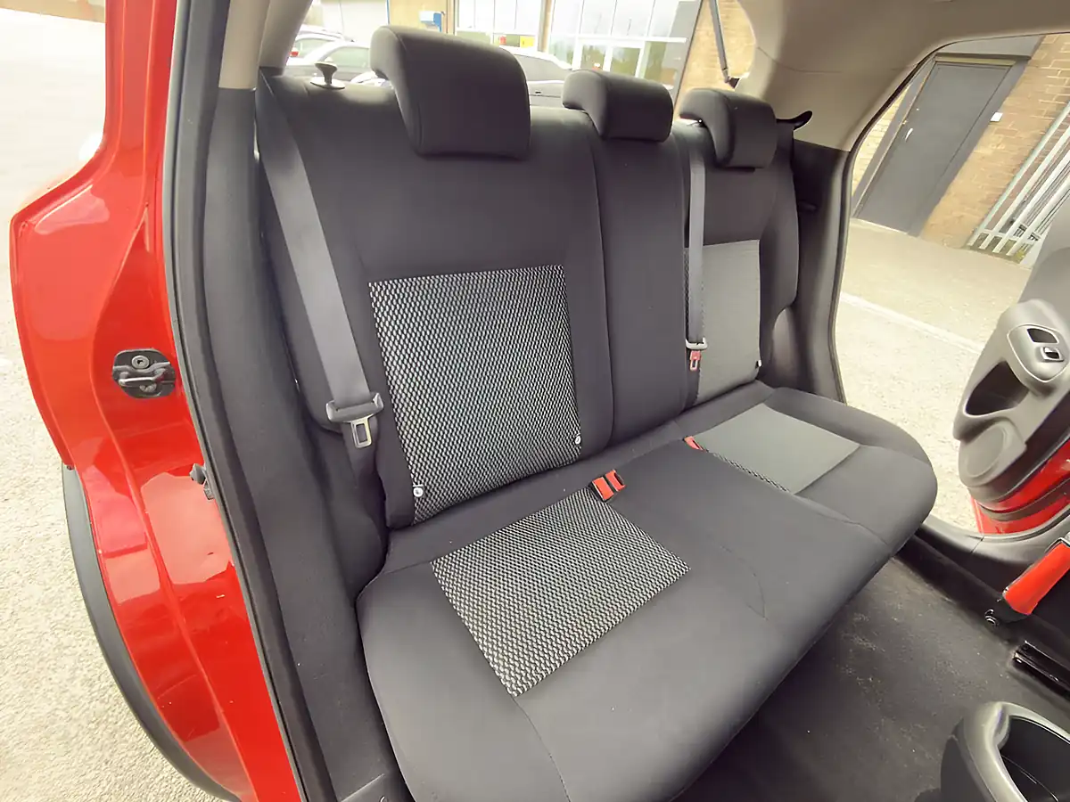 Used 2015 Nissan Juke Visia Red - Interior and Exterior details 16
