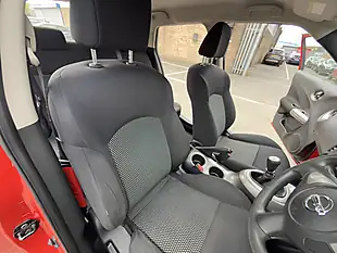 Used 2015 Nissan Juke Visia Red - Interior and Exterior details 19