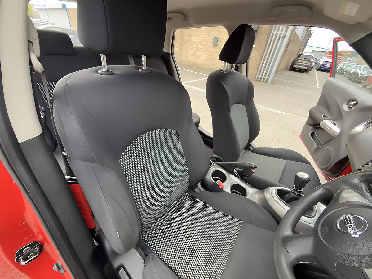 Used 2015 Nissan Juke Visia Red - Interior and Exterior details 19