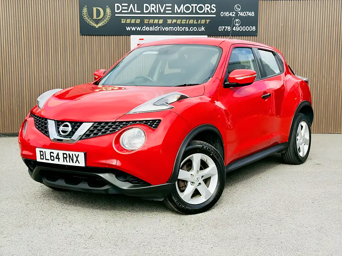 Used 2015 Nissan Juke Visia Red - Interior and Exterior details 3