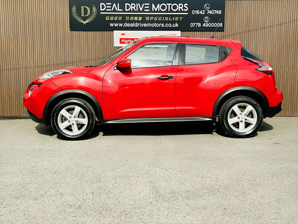 Used 2015 Nissan Juke Visia Red - Interior and Exterior details 4
