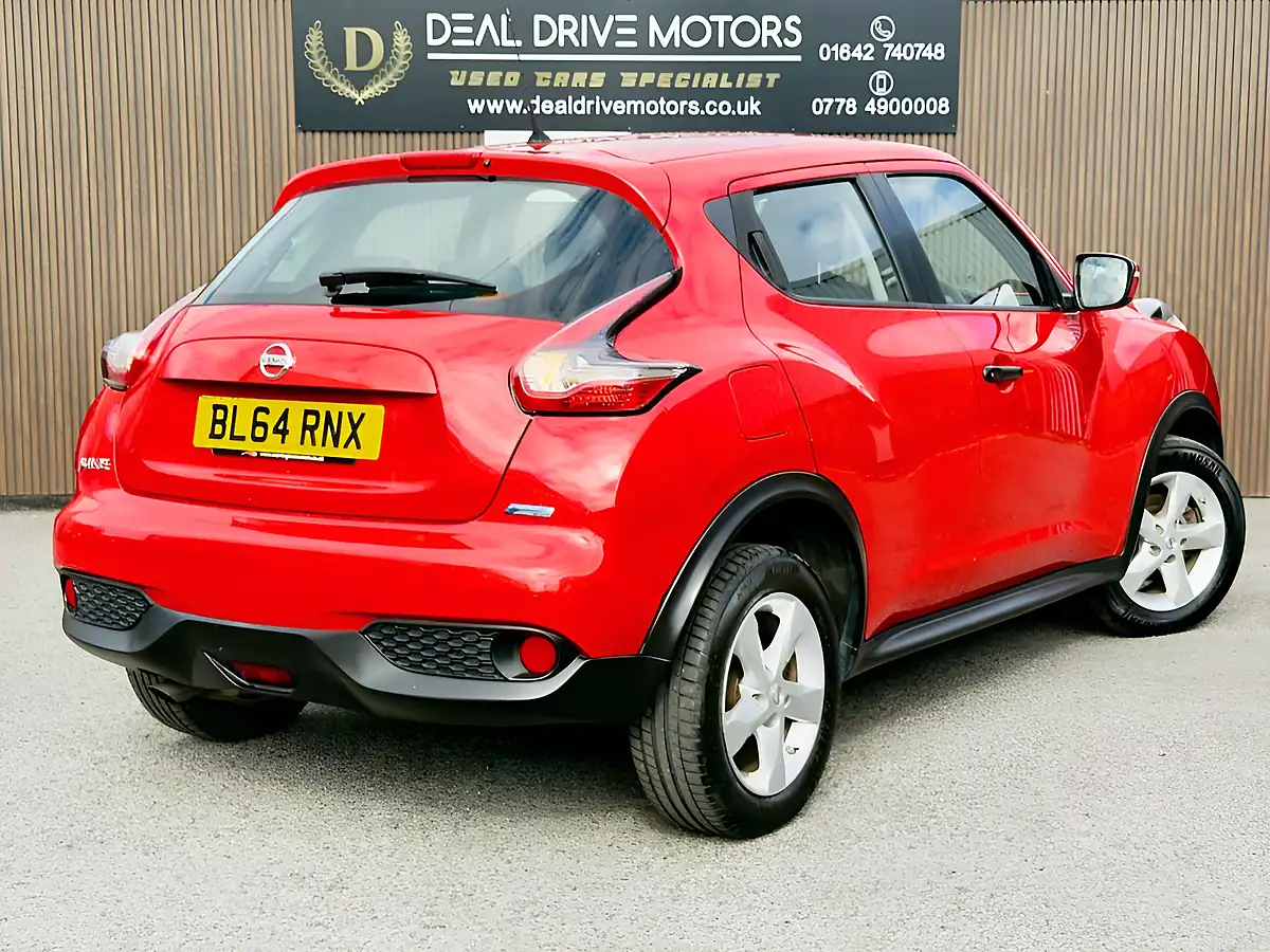 Used 2015 Nissan Juke Visia Red - Interior and Exterior details 7