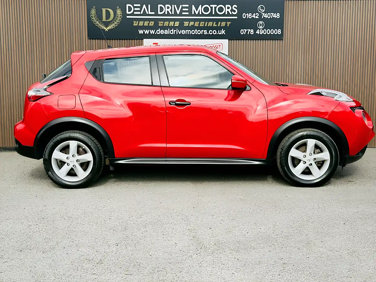 Used 2015 Nissan Juke Visia Red - Interior and Exterior details 8