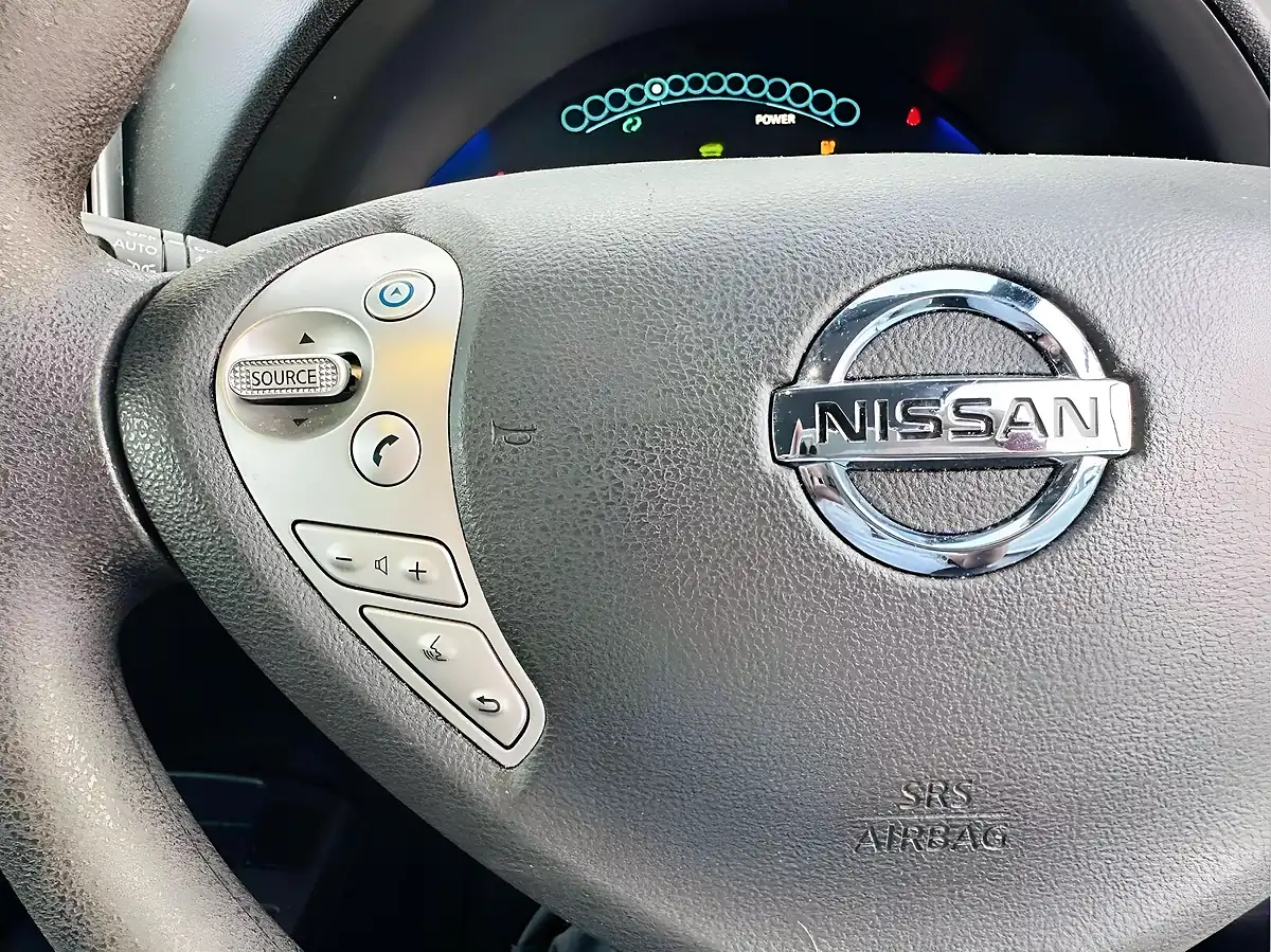 Used 2015 Nissan Leaf Acenta Blue - Interior and Exterior details 11