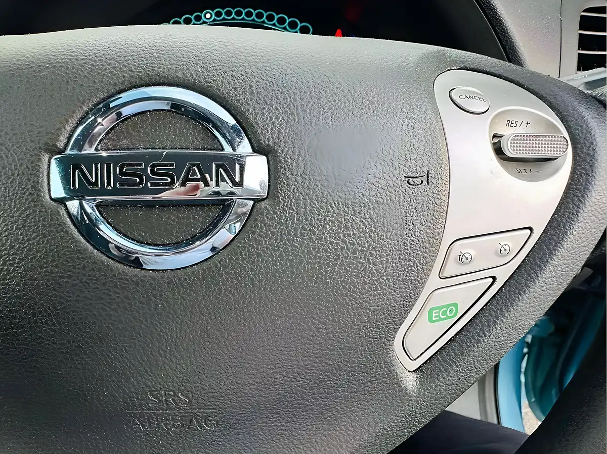 Used 2015 Nissan Leaf Acenta Blue - Interior and Exterior details 12