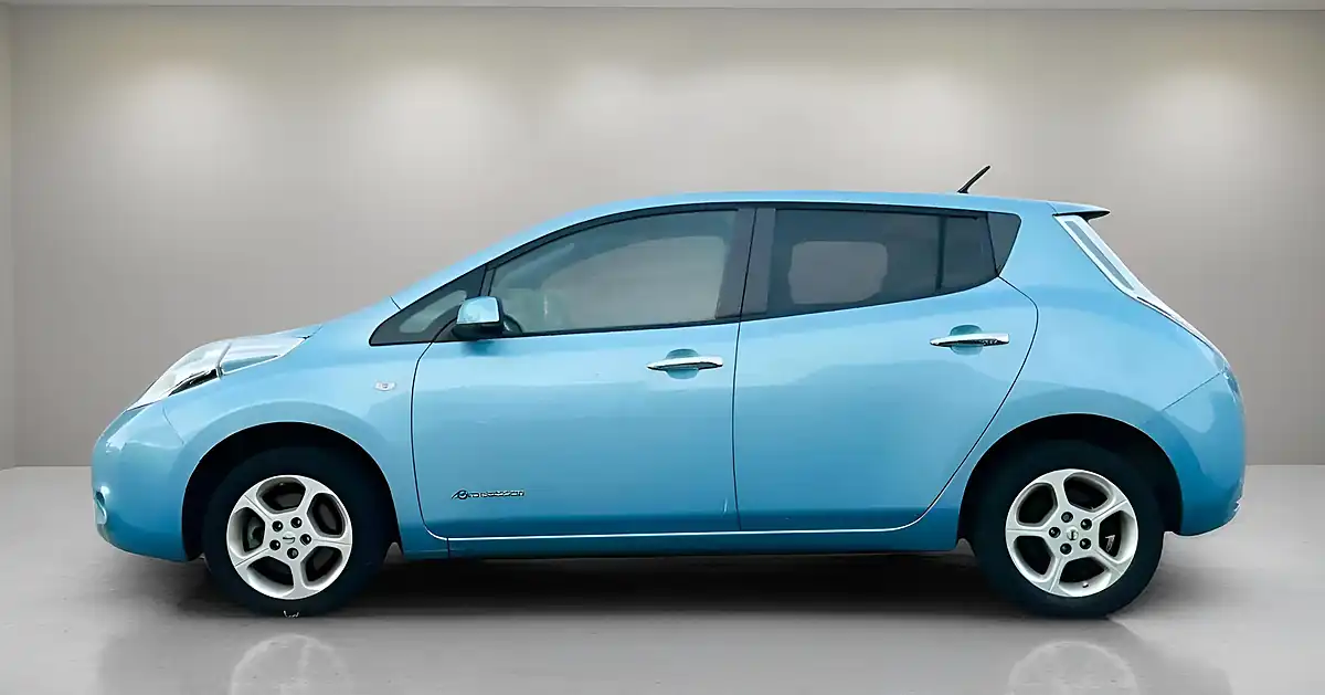 Used 2015 Nissan Leaf Acenta Blue - Interior and Exterior details 4