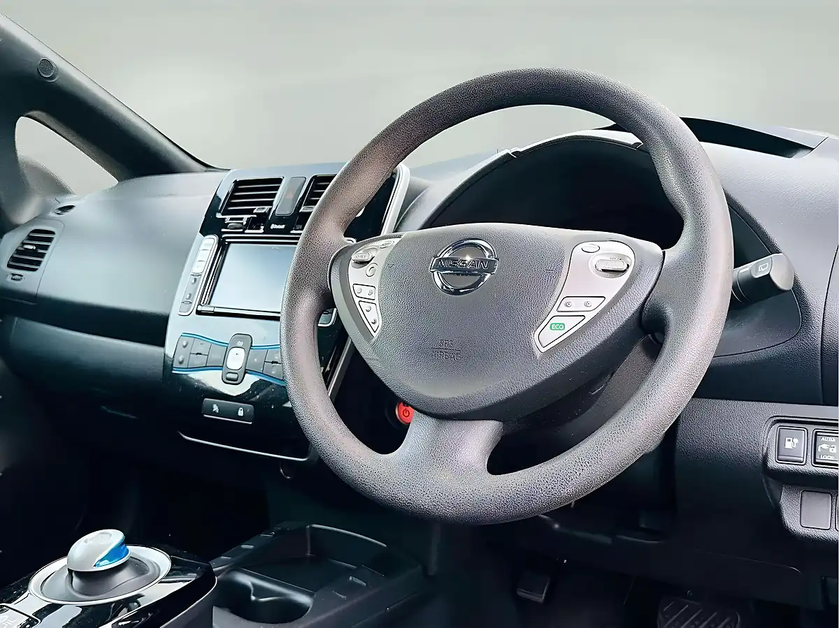 Used 2015 Nissan Leaf Acenta Blue - Interior and Exterior details 6