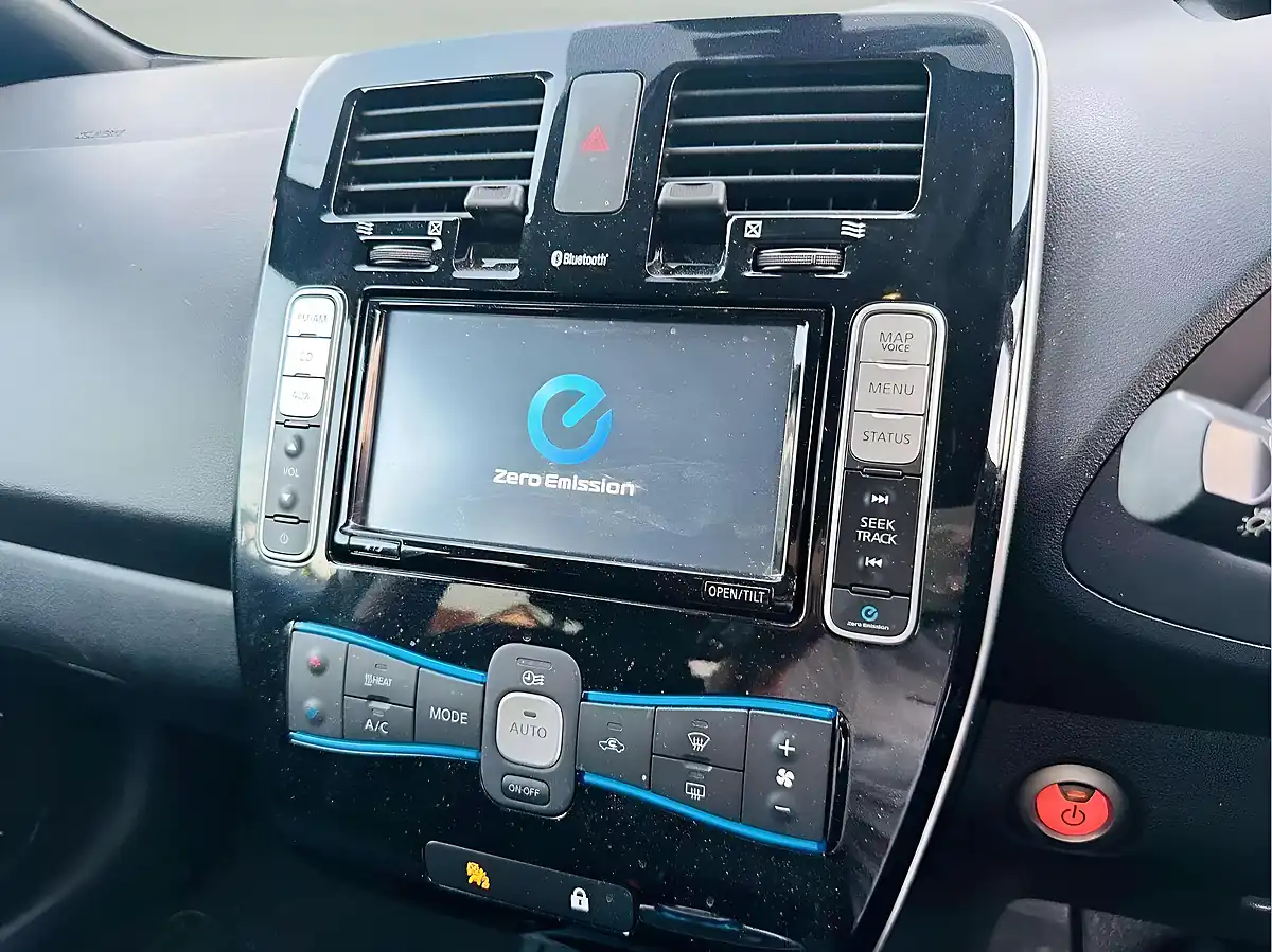 Used 2015 Nissan Leaf Acenta Blue - Interior and Exterior details 8