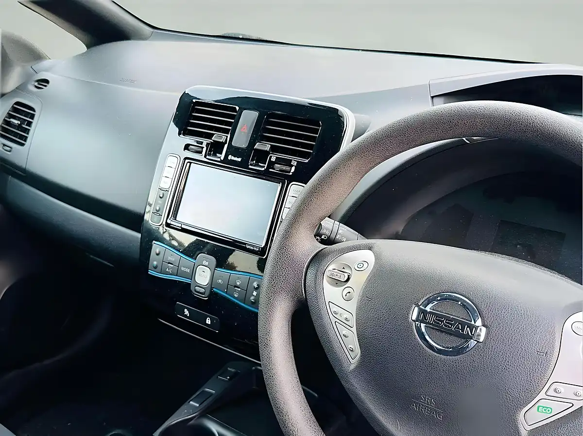Used 2015 Nissan Leaf Acenta Blue - Interior and Exterior details 9