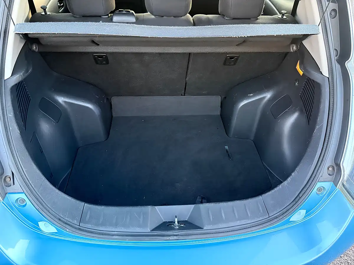 Used 2015 Nissan Leaf Acenta Blue - Interior and Exterior details 13