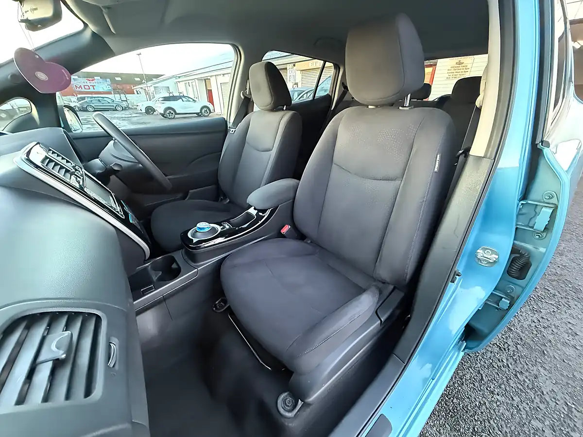 Used 2015 Nissan Leaf Acenta Blue - Interior and Exterior details 17
