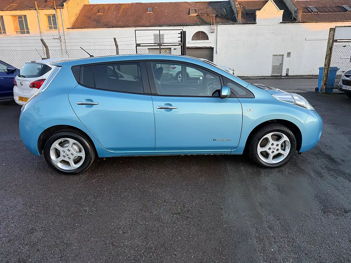 Used 2015 Nissan Leaf Acenta Blue - Interior and Exterior details 4