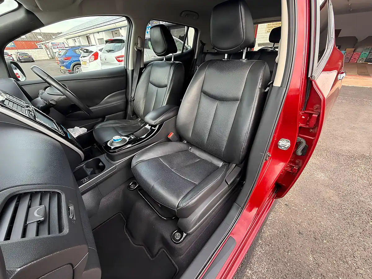 Used 2015 Nissan Leaf Tekna Red - Interior and Exterior details 14