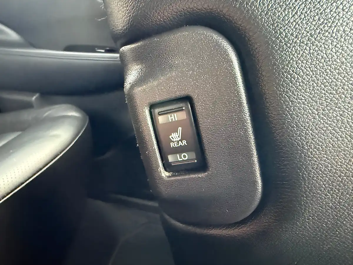 Used 2015 Nissan Leaf Tekna Red - Interior and Exterior details 16