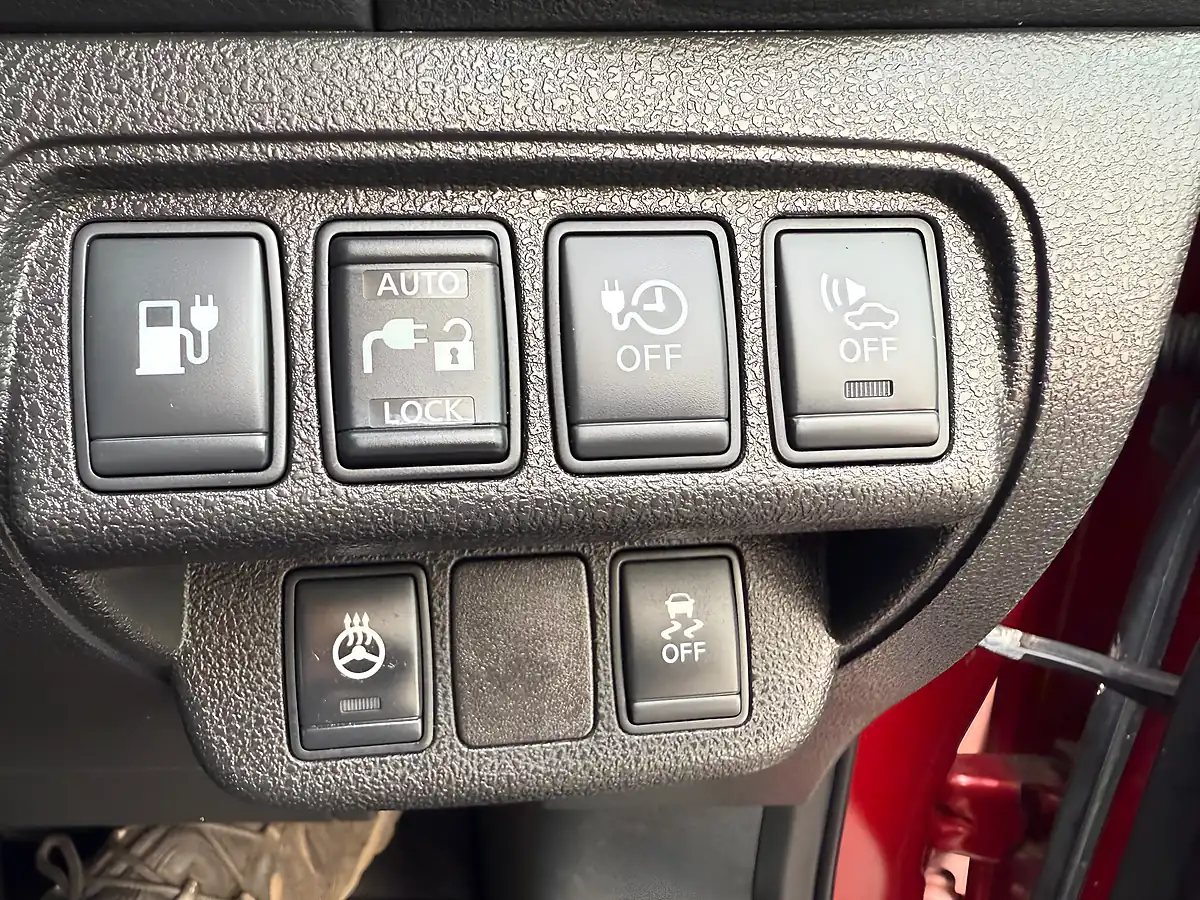 Used 2015 Nissan Leaf Tekna Red - Interior and Exterior details 18