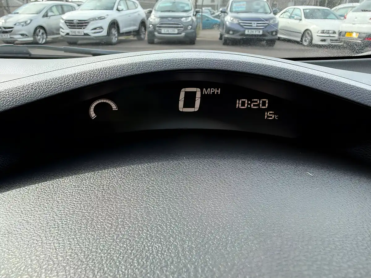Used 2015 Nissan Leaf Tekna Red - Interior and Exterior details 19