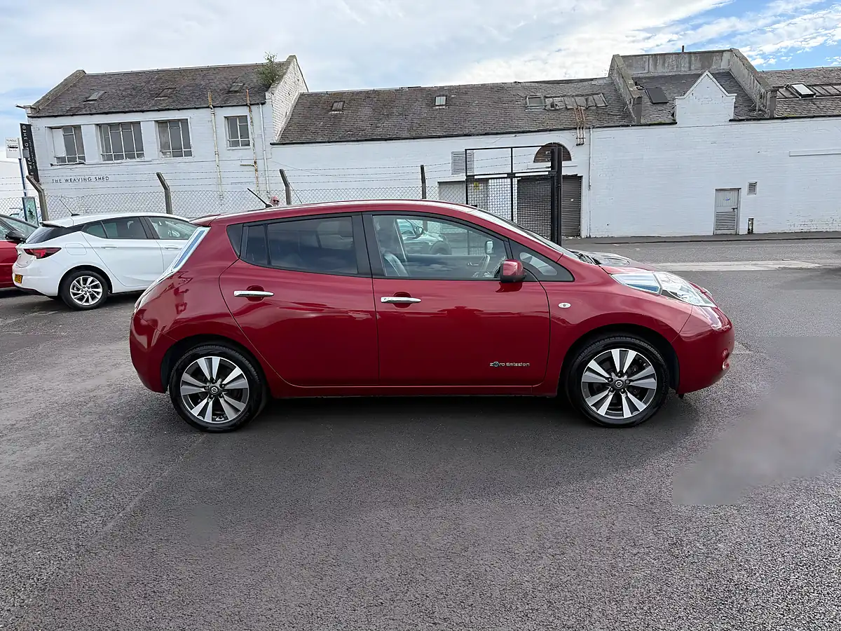 Used 2015 Nissan Leaf Tekna Red - Interior and Exterior details 4