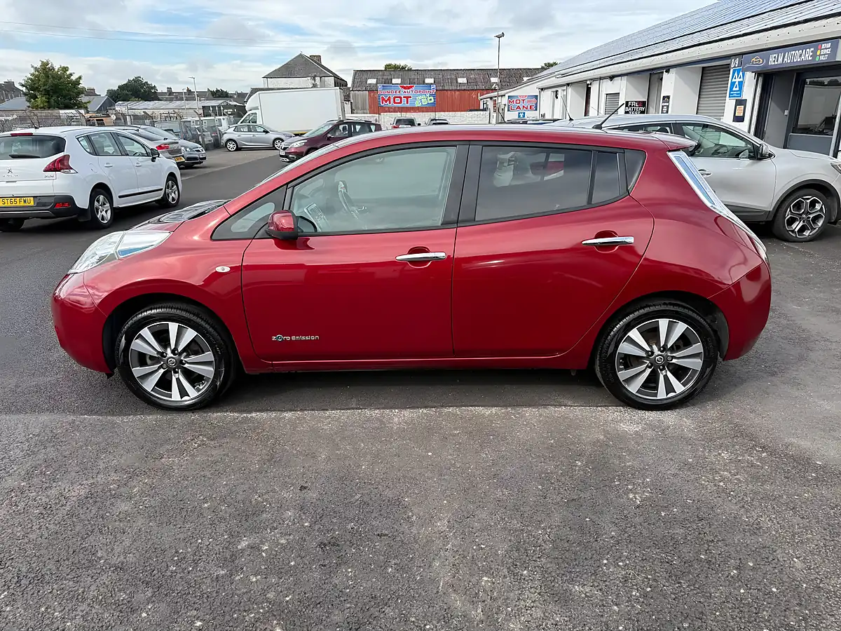 Used 2015 Nissan Leaf Tekna Red - Interior and Exterior details 8