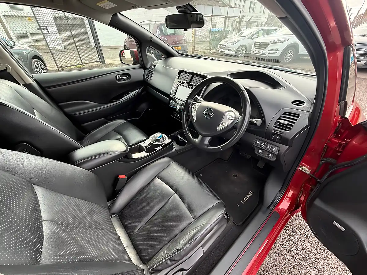Used 2015 Nissan Leaf Tekna Red - Interior and Exterior details 9