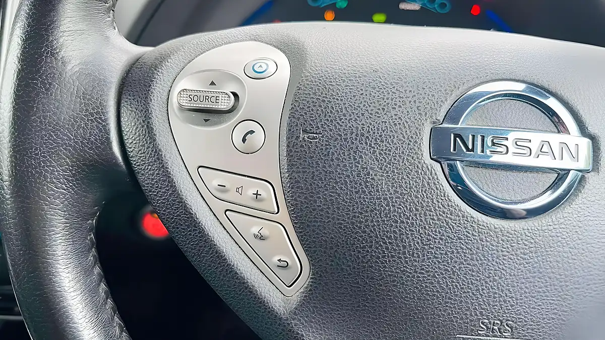Used 2015 Nissan Leaf Tekna Silver - Interior and Exterior details 12