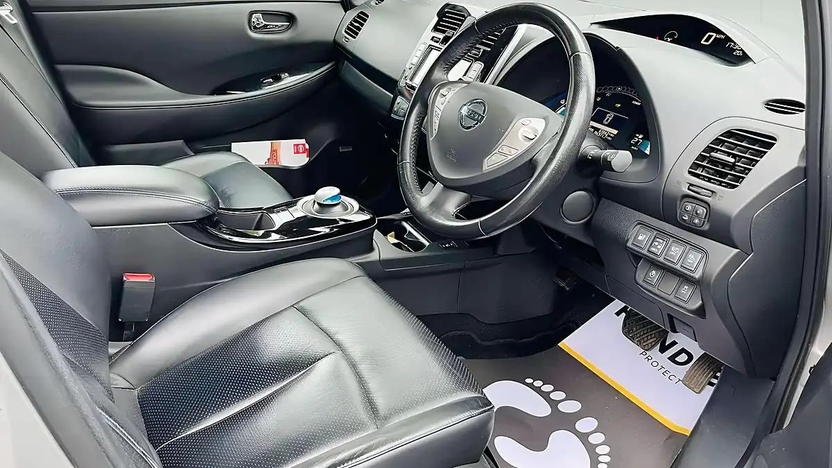 Used 2015 Nissan Leaf Tekna Silver - Interior and Exterior details 13