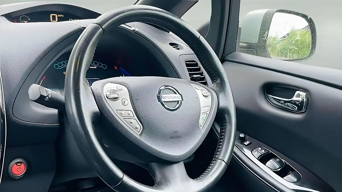 Used 2015 Nissan Leaf Tekna Silver - Interior and Exterior details 15