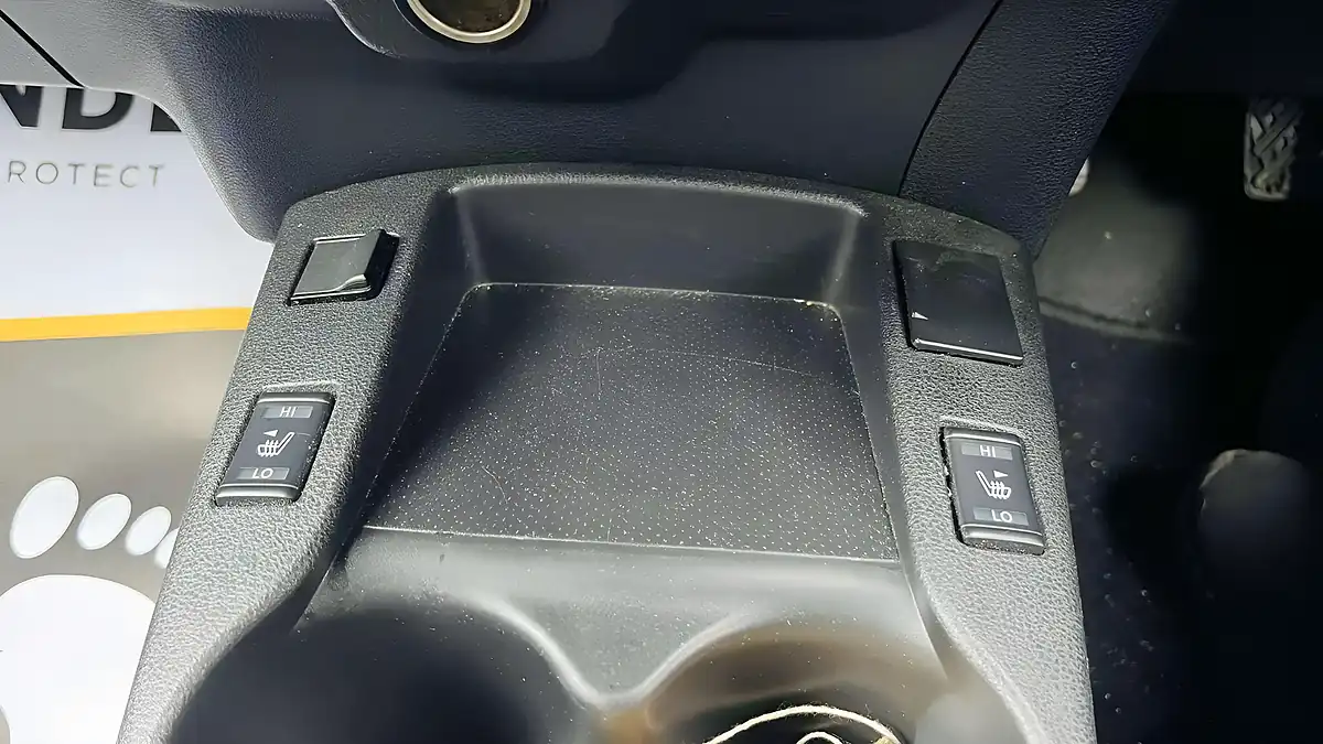 Used 2015 Nissan Leaf Tekna Silver - Interior and Exterior details 16