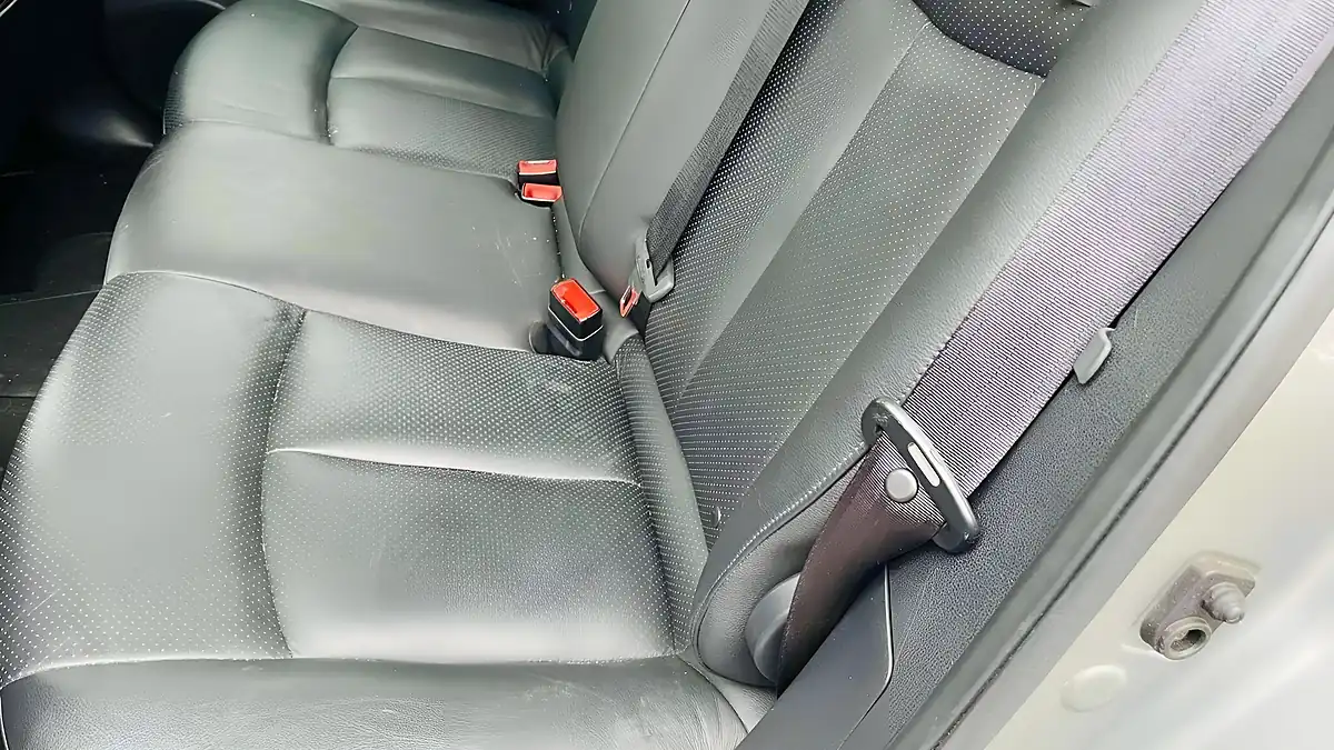 Used 2015 Nissan Leaf Tekna Silver - Interior and Exterior details 17
