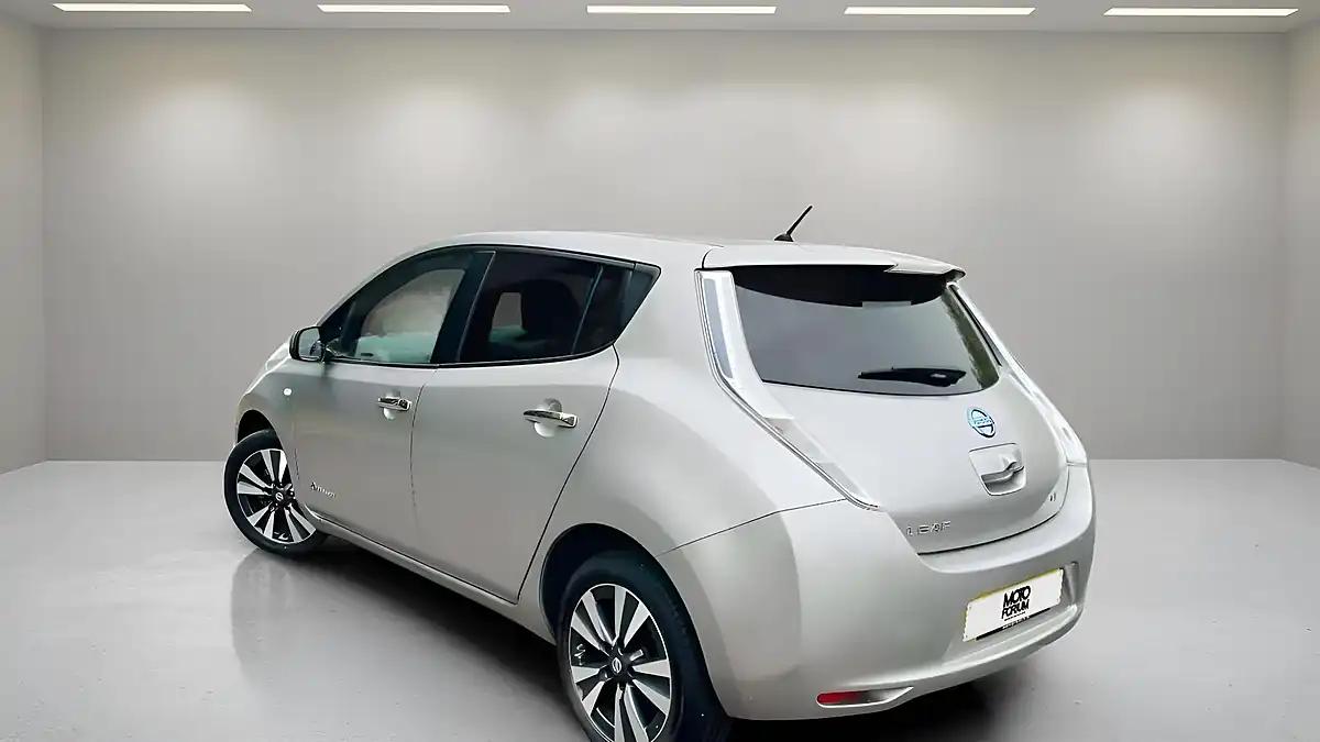 Used 2015 Nissan Leaf Tekna Silver - Interior and Exterior details 18