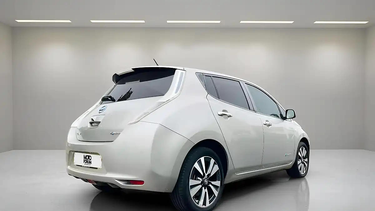 Used 2015 Nissan Leaf Tekna Silver - Interior and Exterior details 19