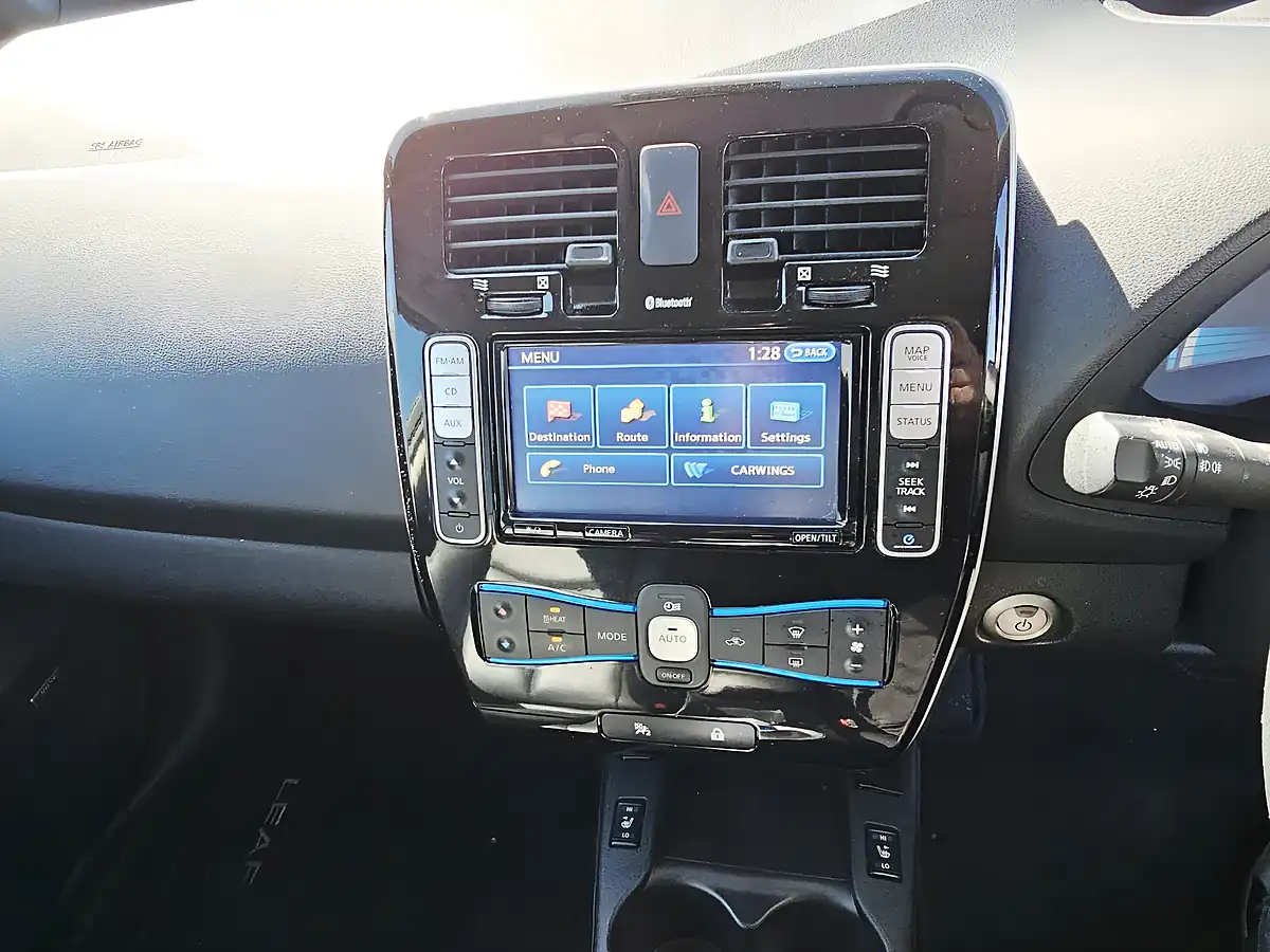 Used 2015 Nissan Leaf Tekna White - Interior and Exterior details 11