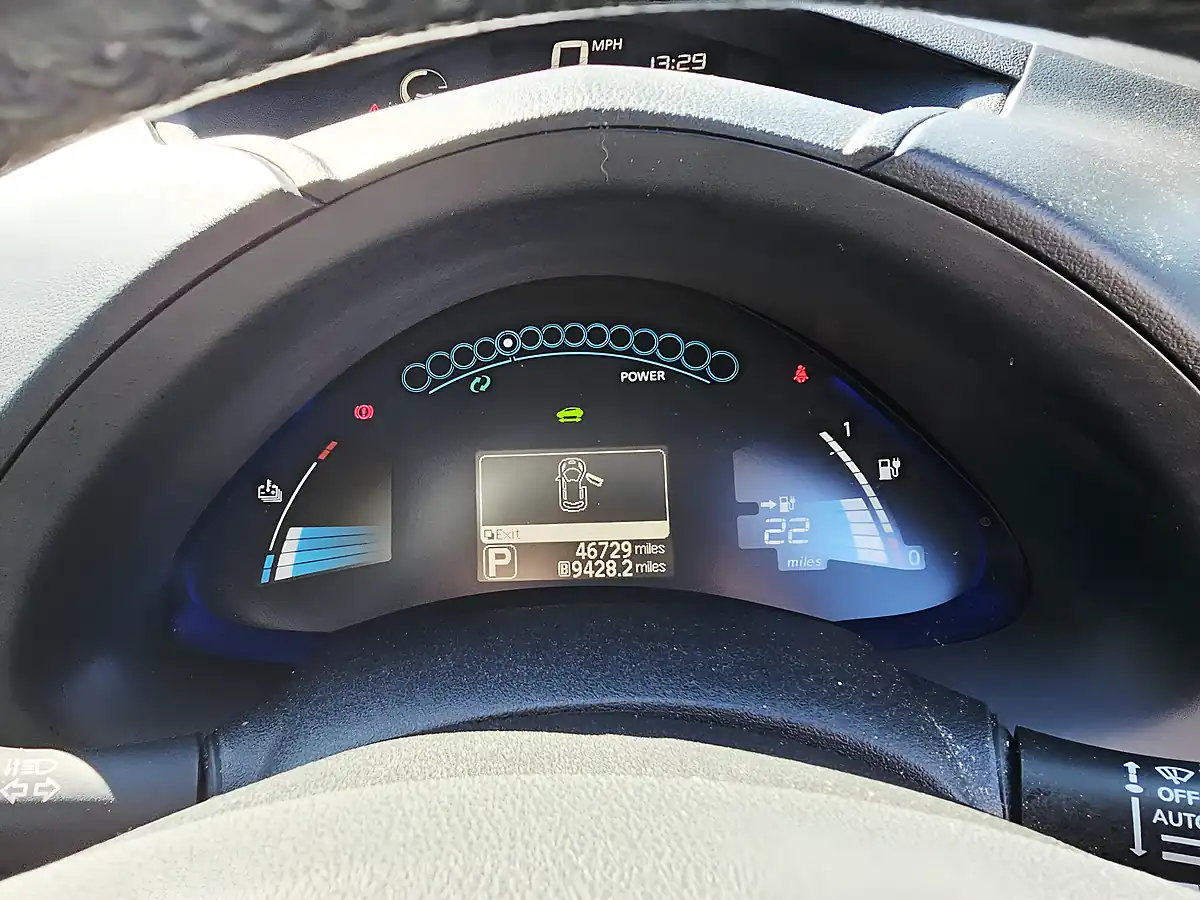 Used 2015 Nissan Leaf Tekna White - Interior and Exterior details 12