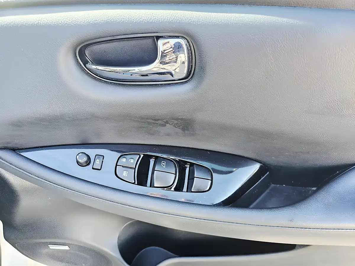 Used 2015 Nissan Leaf Tekna White - Interior and Exterior details 14