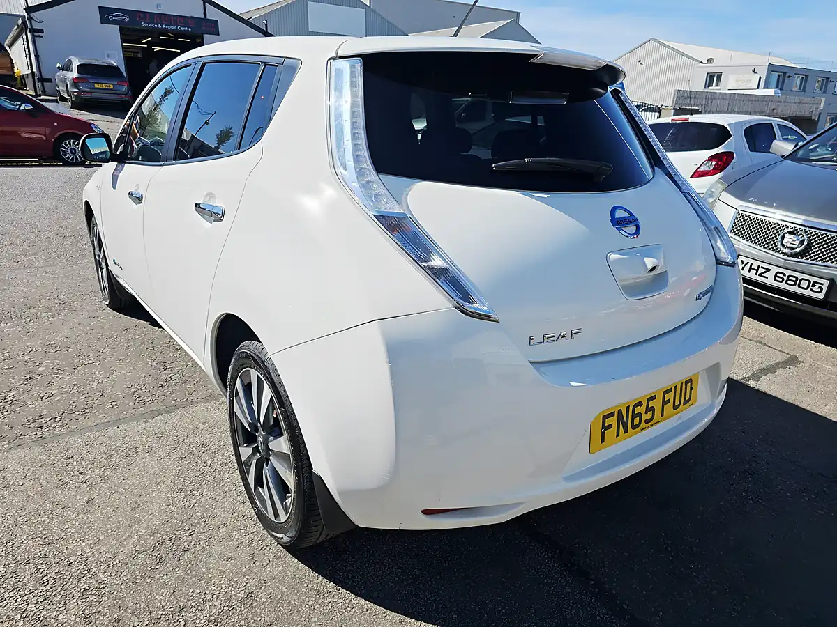 Used 2015 Nissan Leaf Tekna White - Interior and Exterior details 5