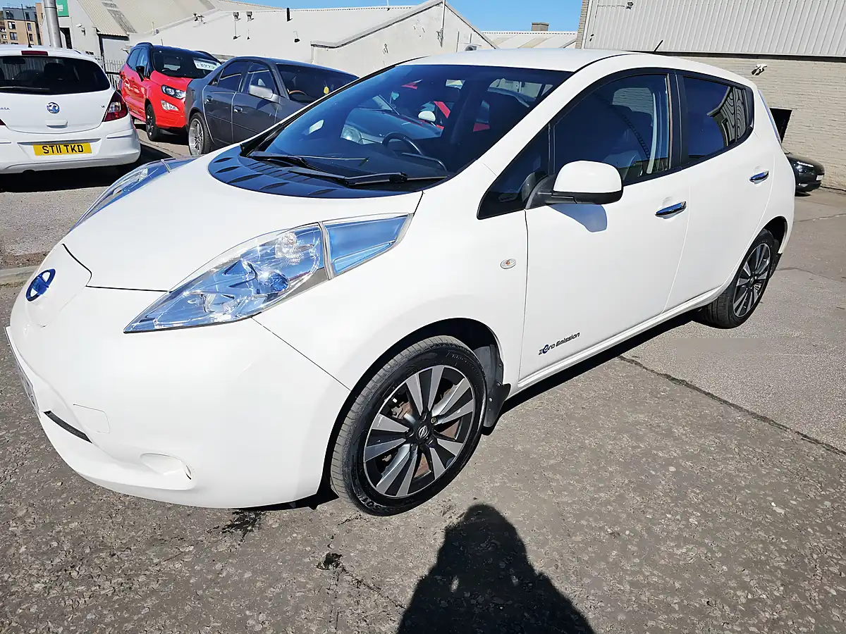 Used 2015 Nissan Leaf Tekna White - Interior and Exterior details 6