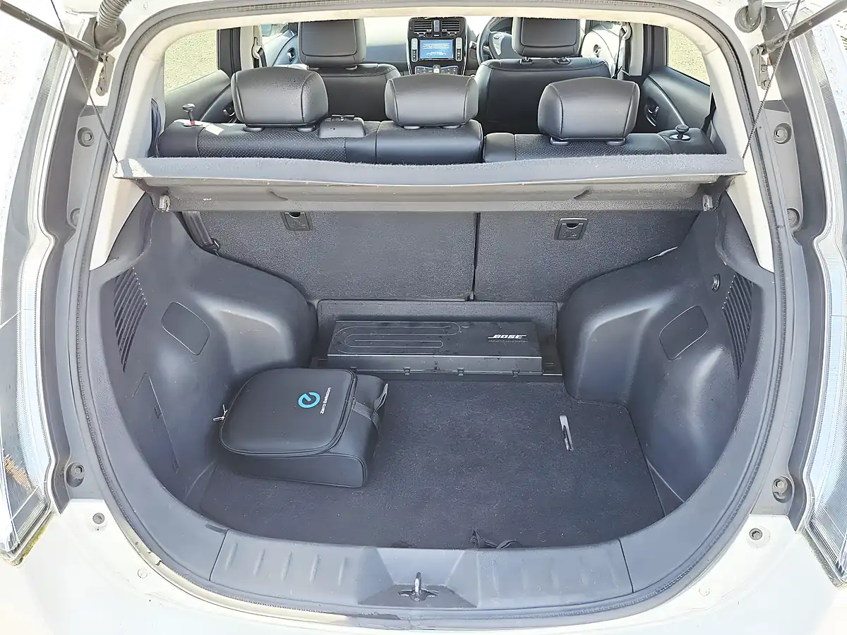 Used 2015 Nissan Leaf Tekna White - Interior and Exterior details 7