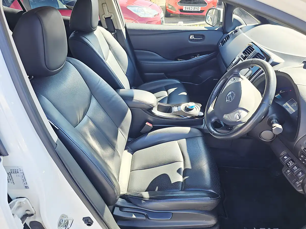 Used 2015 Nissan Leaf Tekna White - Interior and Exterior details 9