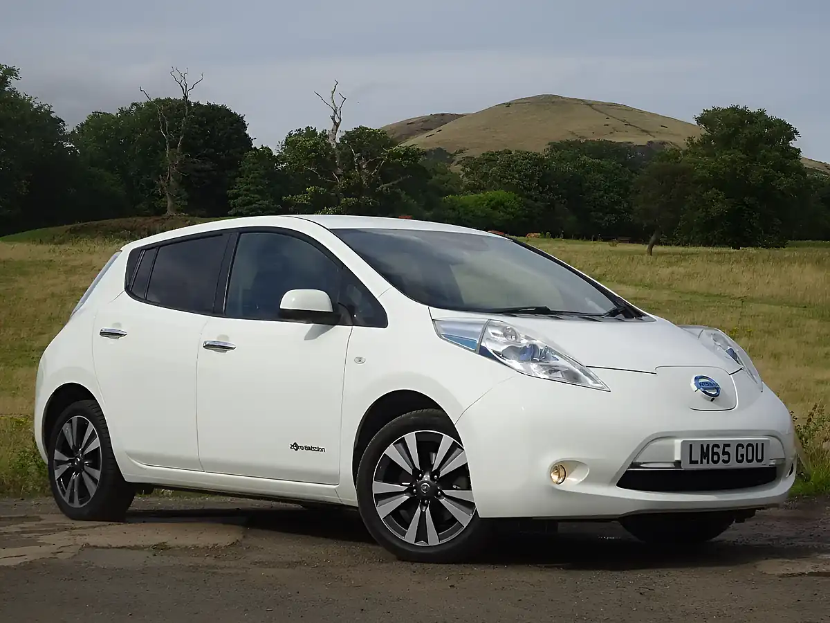 Used 2015 Nissan Leaf Tekna White - Front View