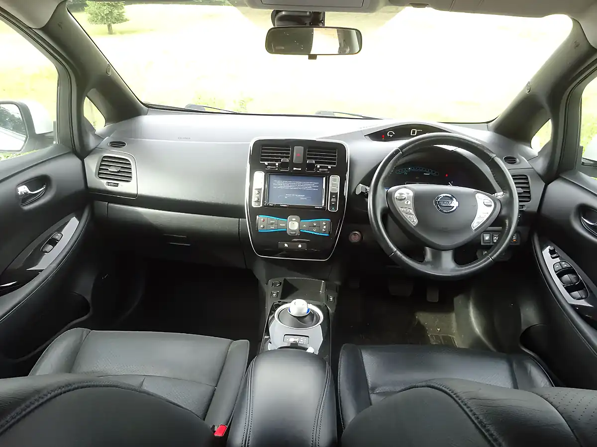 Used 2015 Nissan Leaf Tekna White - Interior and Exterior details 14