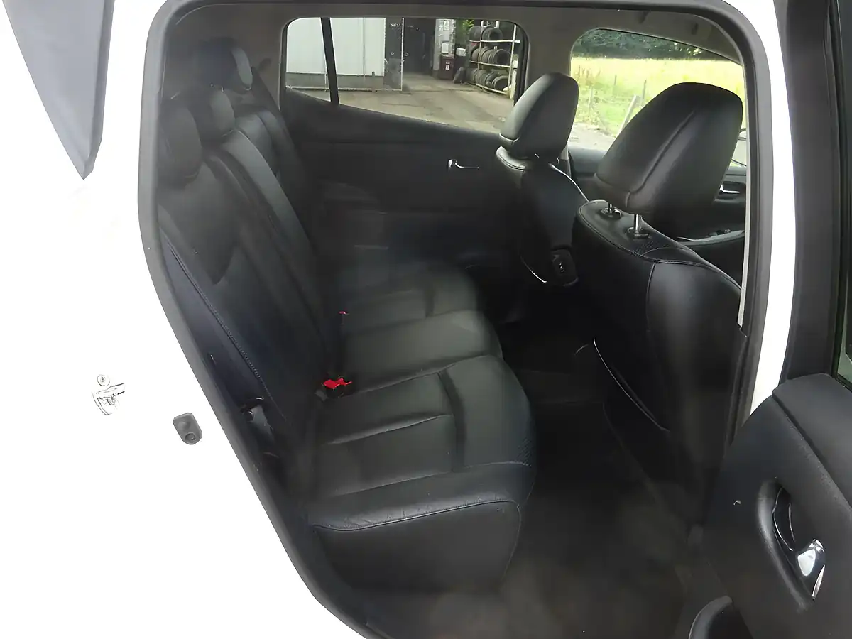 Used 2015 Nissan Leaf Tekna White - Interior and Exterior details 15