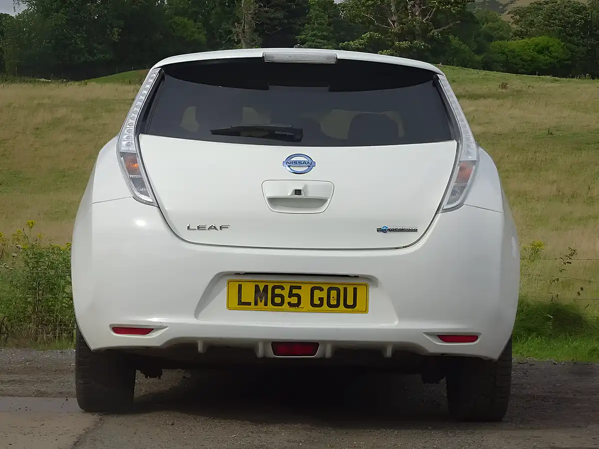 Used 2015 Nissan Leaf Tekna White - Interior and Exterior details 16