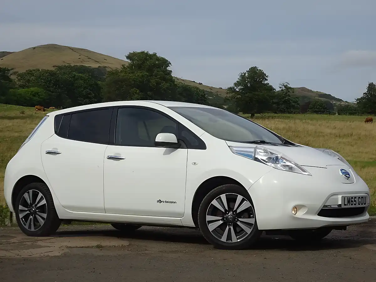 Used 2015 Nissan Leaf Tekna White - Interior and Exterior details 2