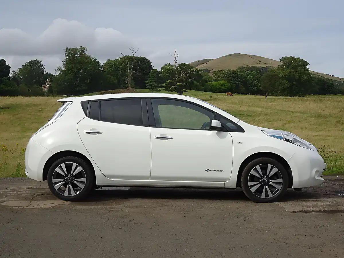 Used 2015 Nissan Leaf Tekna White - Interior and Exterior details 5