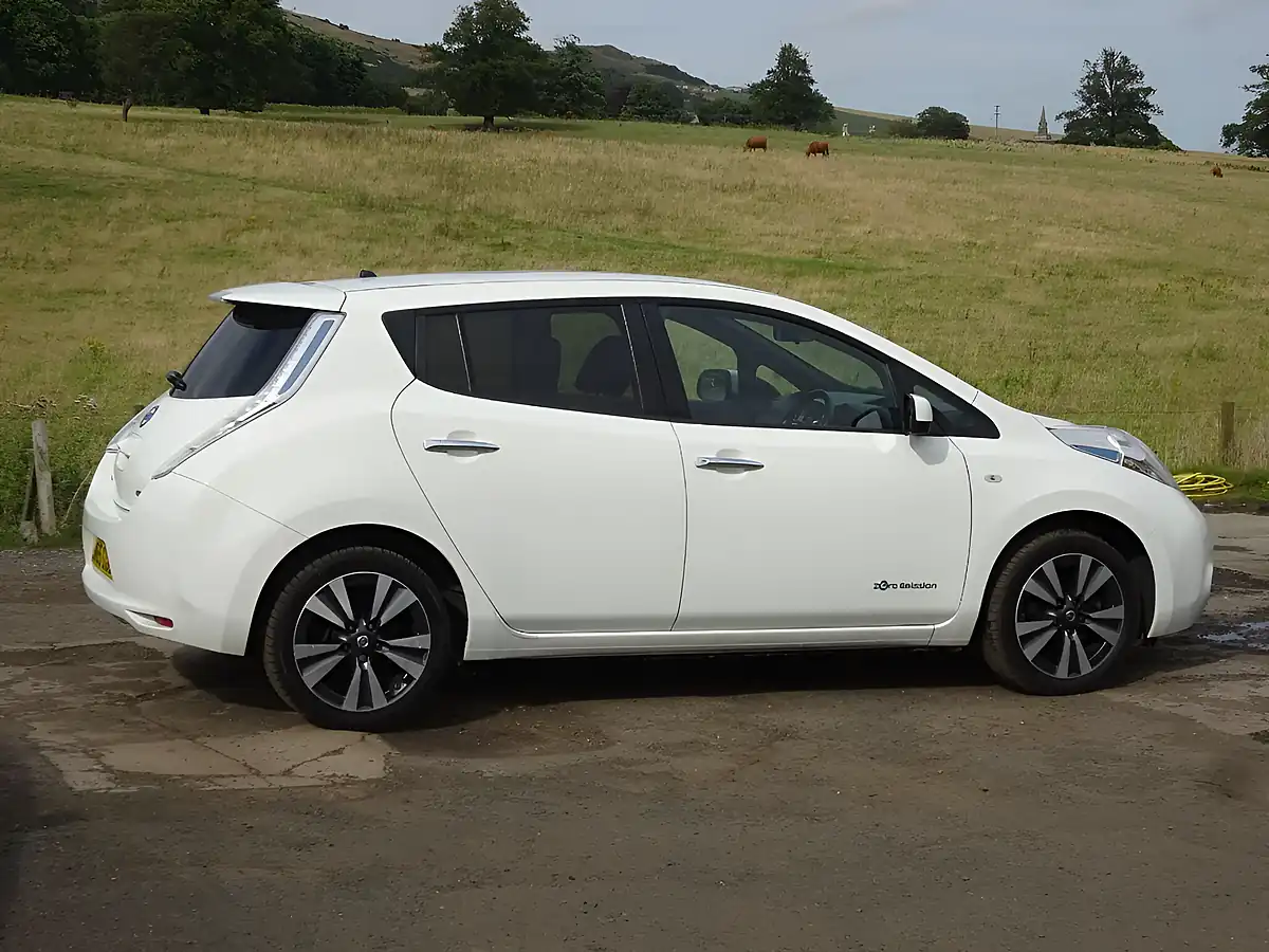 Used 2015 Nissan Leaf Tekna White - Interior and Exterior details 7